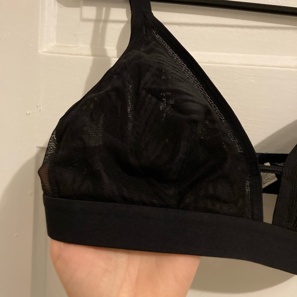 Lively black double layer sheer pattern bralette - Picture 2 of 6